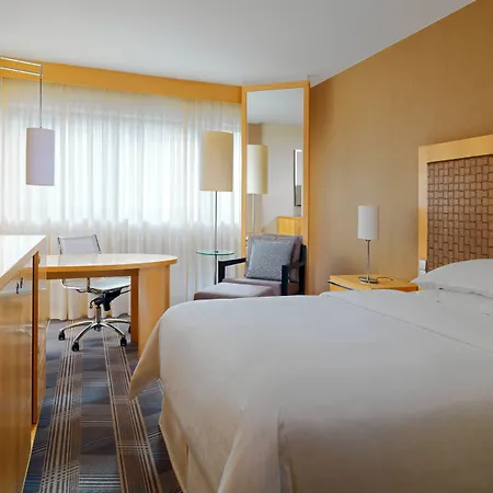 Отель Sheraton Frankfurt Airport & Conference Center 4*
