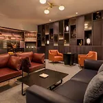 ومركز مؤتمرات شيراتون مطار فندق