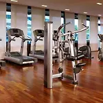 ومركز مؤتمرات شيراتون مطار فندق 4*