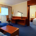 ومركز مؤتمرات شيراتون مطار