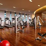 ومركز مؤتمرات شيراتون مطار