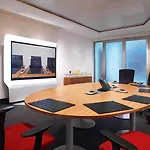 ومركز مؤتمرات شيراتون مطار 4*