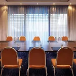 ومركز مؤتمرات شيراتون مطار