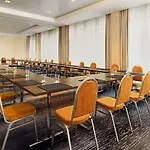 ومركز مؤتمرات شيراتون مطار 4*