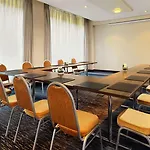 فندق ومركز مؤتمرات شيراتون مطار 4*