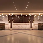 ومركز مؤتمرات شيراتون مطار