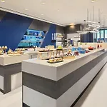 ومركز مؤتمرات شيراتون مطار فندق 4*