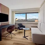 ومركز مؤتمرات شيراتون مطار فندق 4*