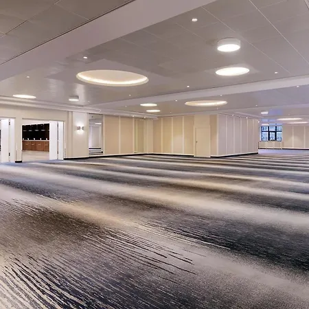 ومركز مؤتمرات شيراتون مطار 4*