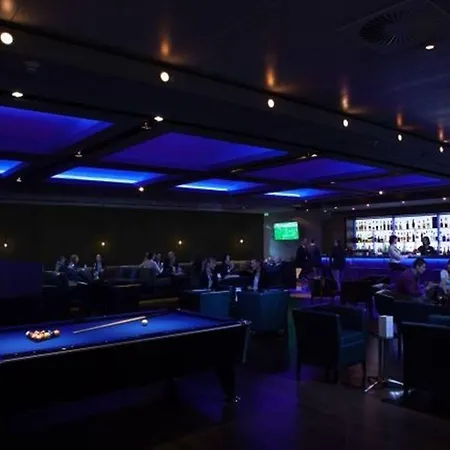 فندق ومركز مؤتمرات شيراتون مطار 4*