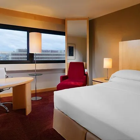 ومركز مؤتمرات شيراتون مطار 4*