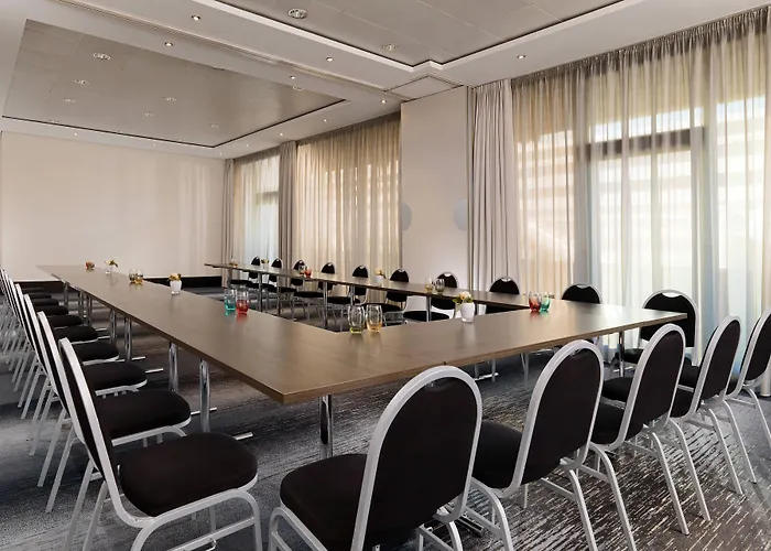 Отель Sheraton Frankfurt Airport & Conference Center 4*