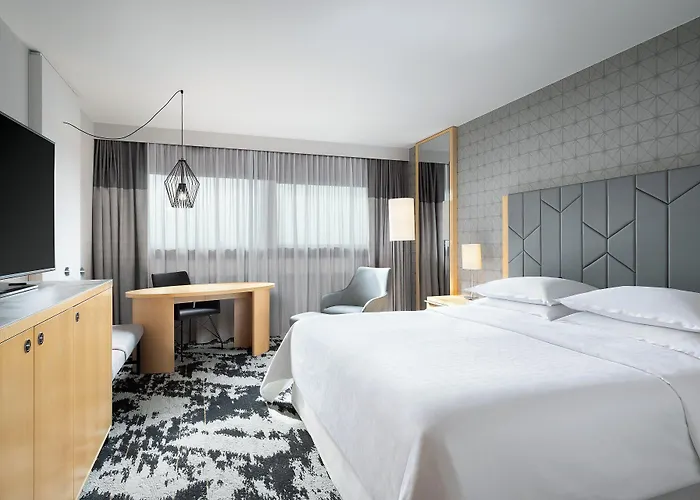 Отель Sheraton Frankfurt Airport & Conference Center